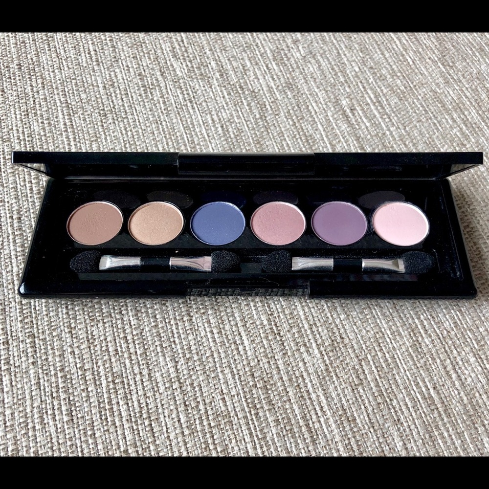 Makeover Essentials eye shadow compact - Picture 3 of 6